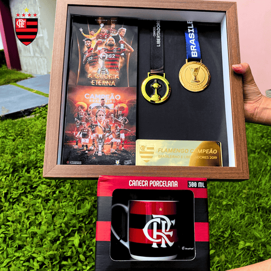 Exclusivo: Quadro de Medalhas Mengão Fla Multicampeão 2019 Libertadores e Brasileirão Moldura de Madeira 33x33cm + *BRINDE 1x Caneca* - EDIÇÃO LIMITADA