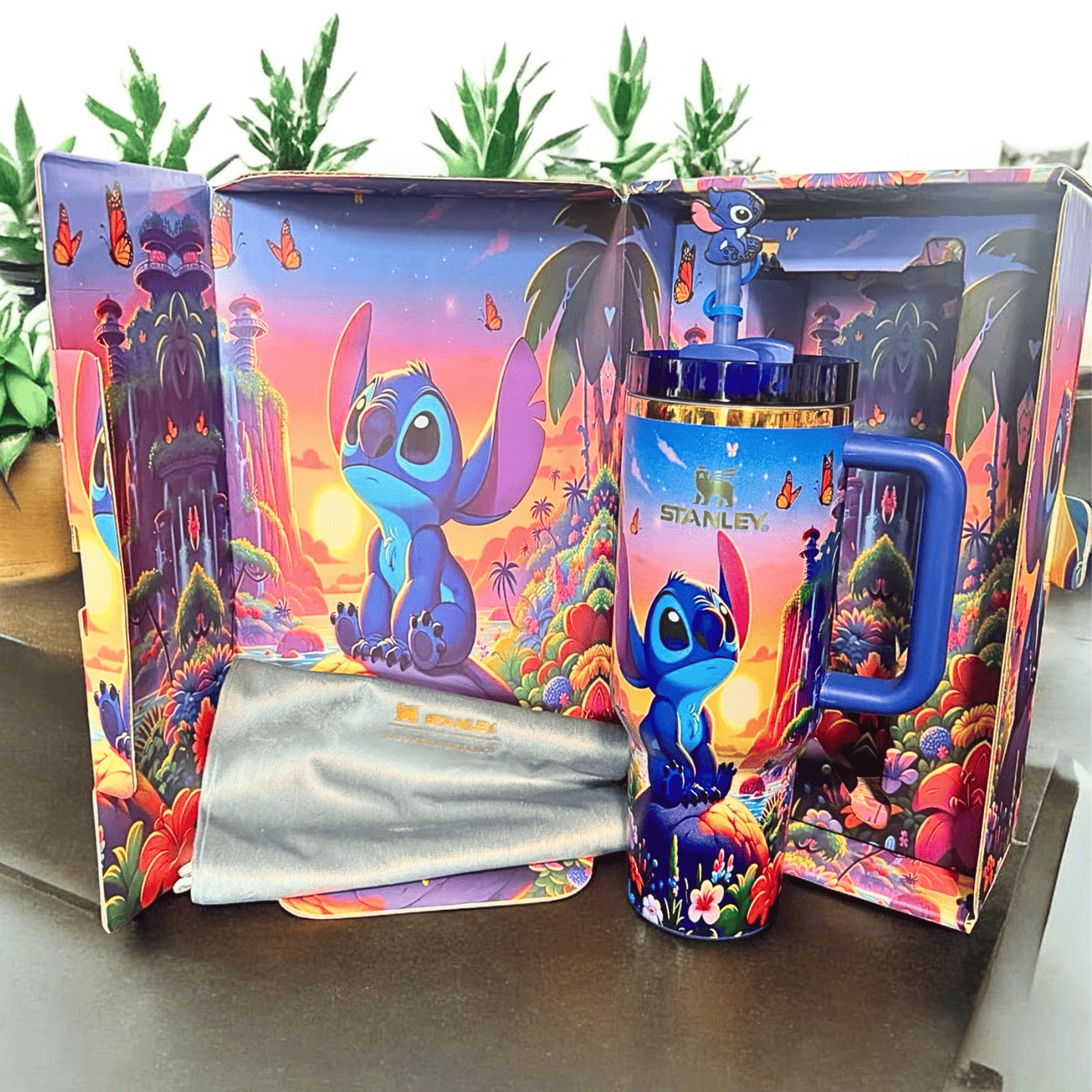 Exclusivo: Garrafa Térmica 1.2L Edição Especial Stitch Dourada Caixa Customizada + *BRINDE 1x Chaveiro Exclusivo* - EDIÇÃO LIMITADA