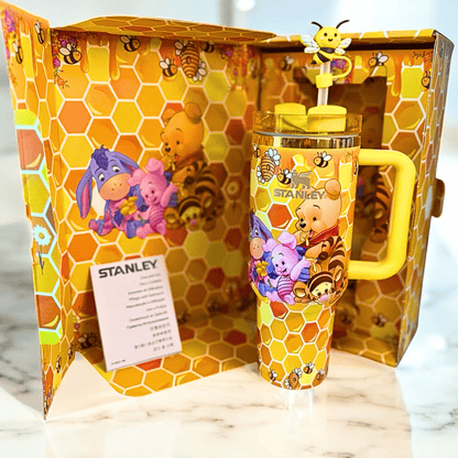 Exclusivo: Garrafa Térmica 1.2L Edição Especial Ursinho Pooh Caixa Customizada + *BRINDE 1x Chaveiro Exclusivo* - EDIÇÃO LIMITADA