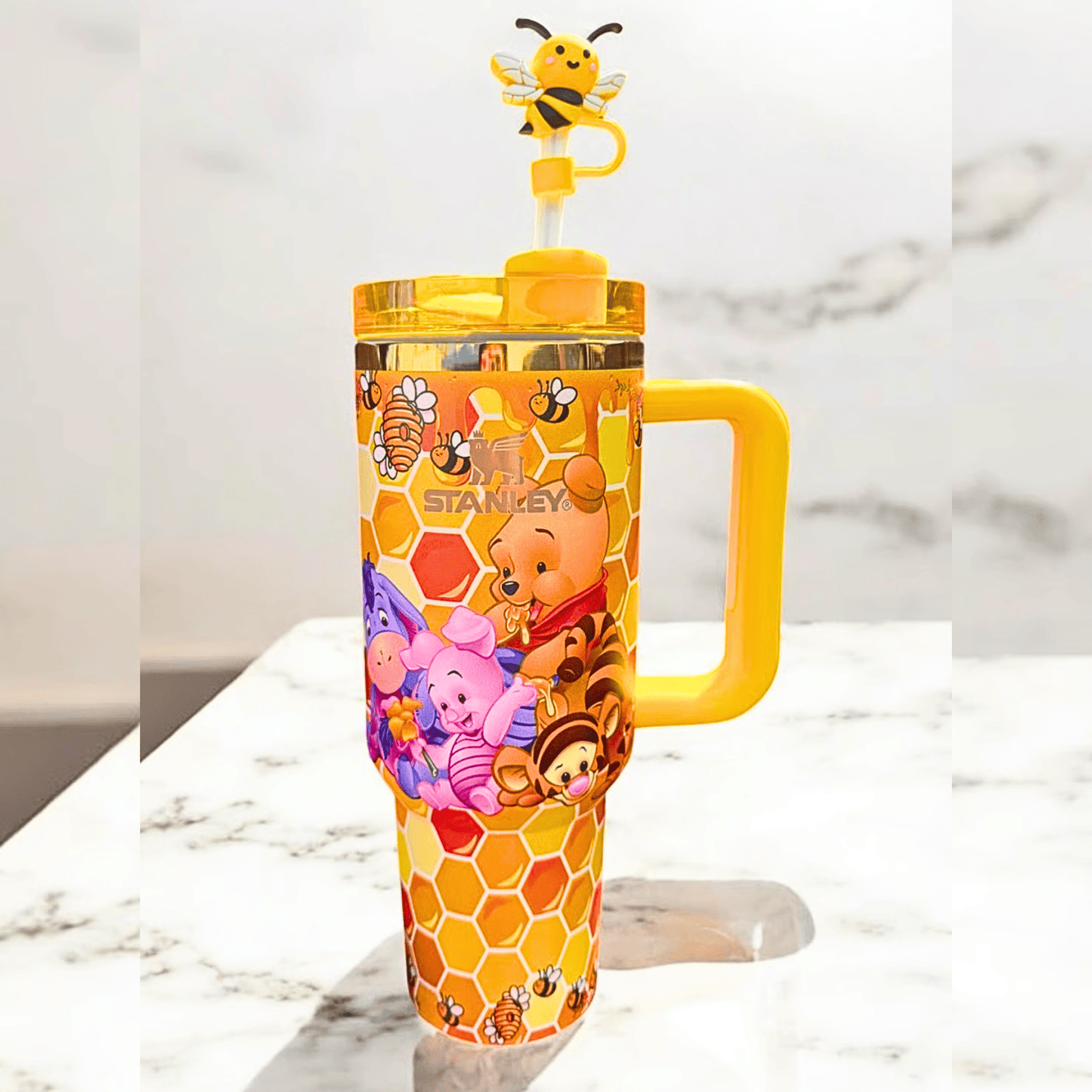 Exclusivo: Garrafa Térmica 1.2L Edição Especial Ursinho Pooh Caixa Customizada + *BRINDE 1x Chaveiro Exclusivo* - EDIÇÃO LIMITADA