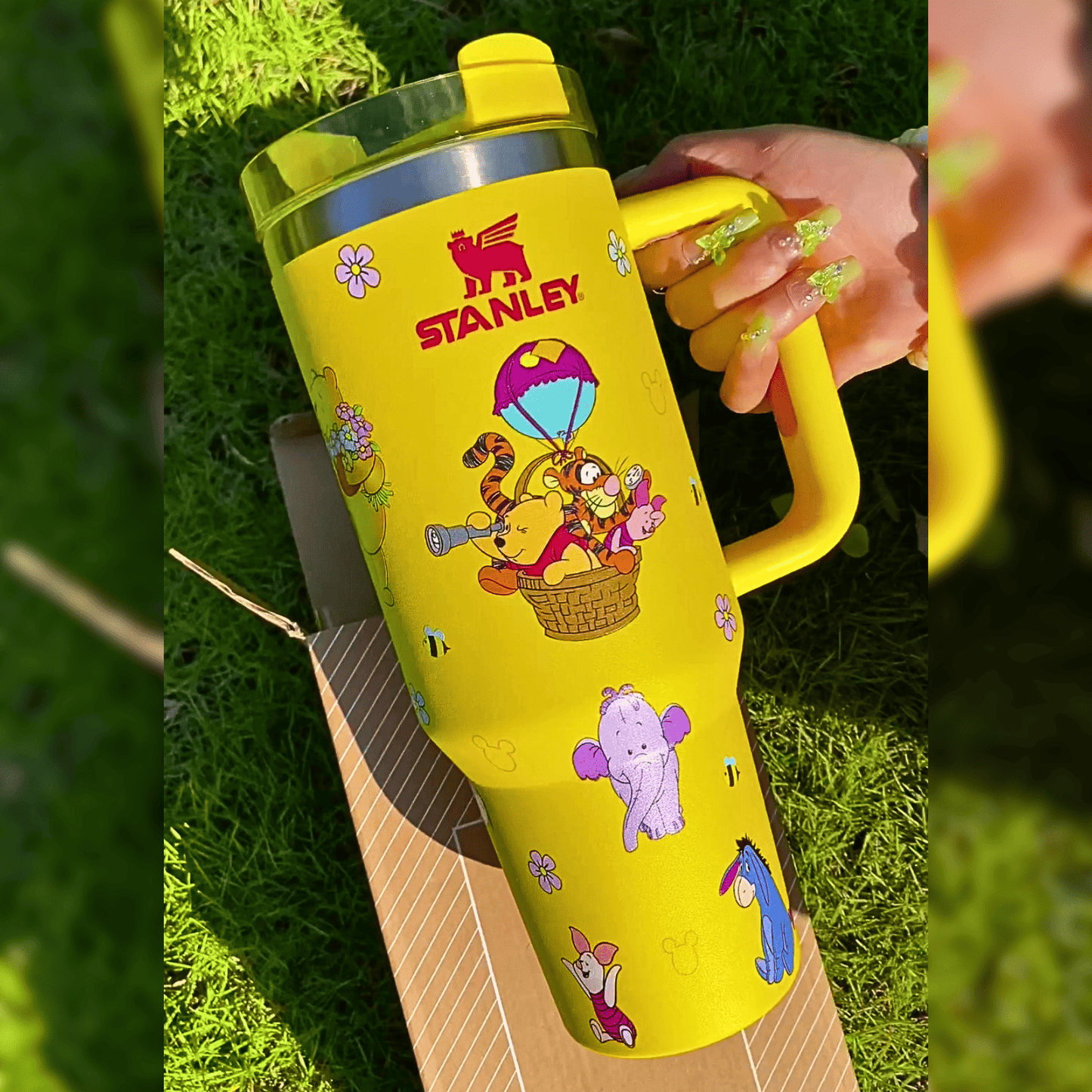 Exclusivo: Garrafa Térmica 1.2L Edição Especial Ursinho Pooh Caixa Customizada + *BRINDE 1x Chaveiro Exclusivo* - EDIÇÃO LIMITADA