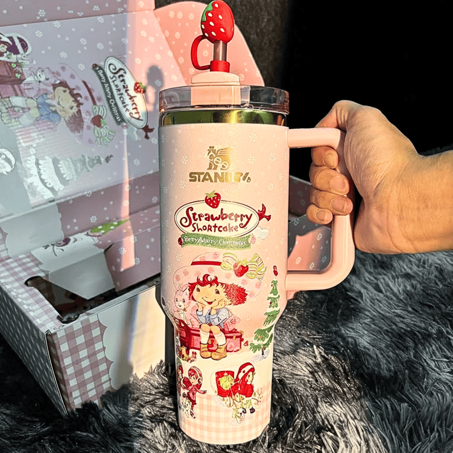 Exclusivo: Garrafa Térmica 1.2L Edição Especial Moranguinho Caixa Customizada + *BRINDE 1x Chaveiro Exclusivo* - EDIÇÃO LIMITADA