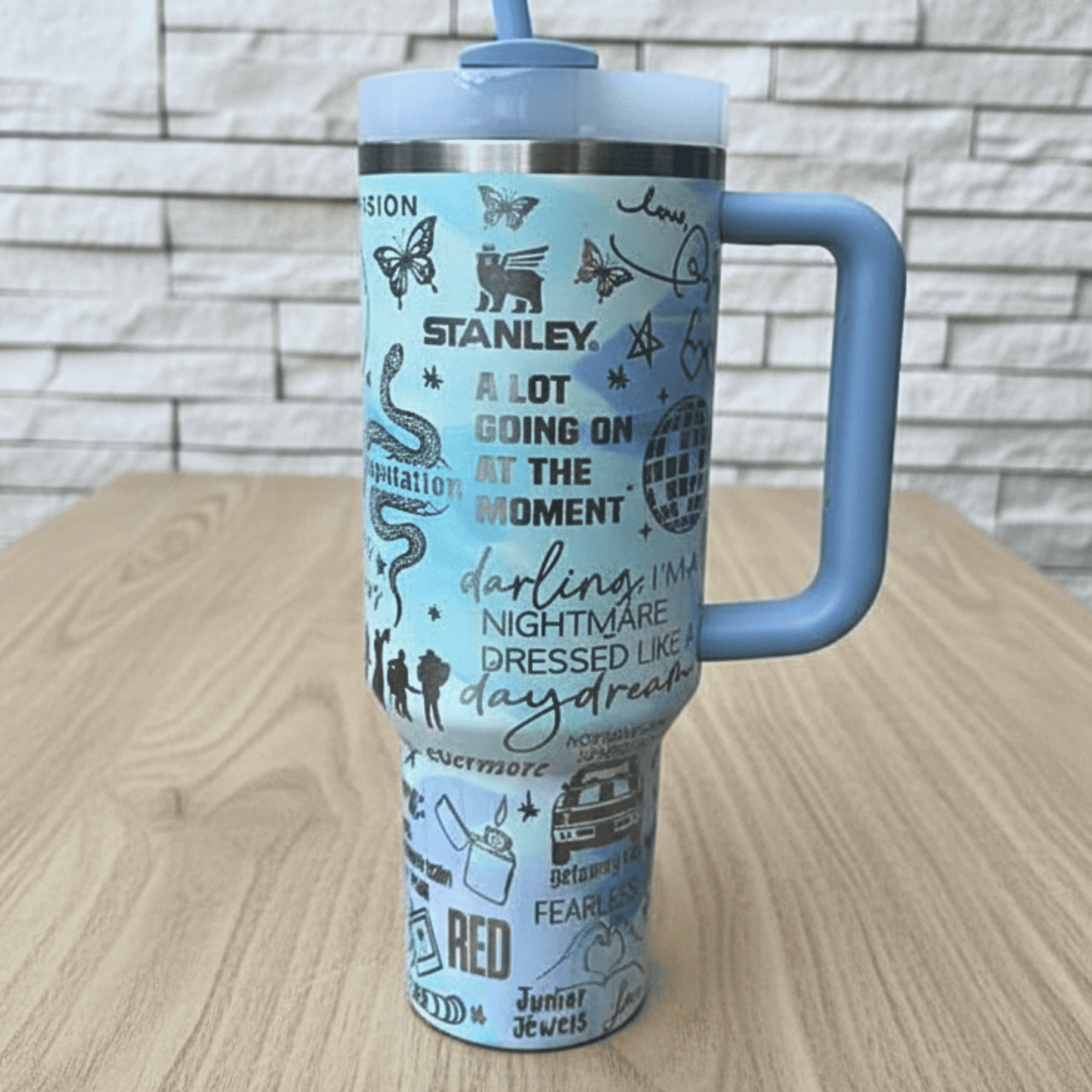 Exclusivo: Garrafa Térmica 1.2L Edição Especial Taylor Eras Tour Customizada Gravação Laser + *BRINDE 1x Chaveiro Exclusivo* - EDIÇÃO LIMITADA